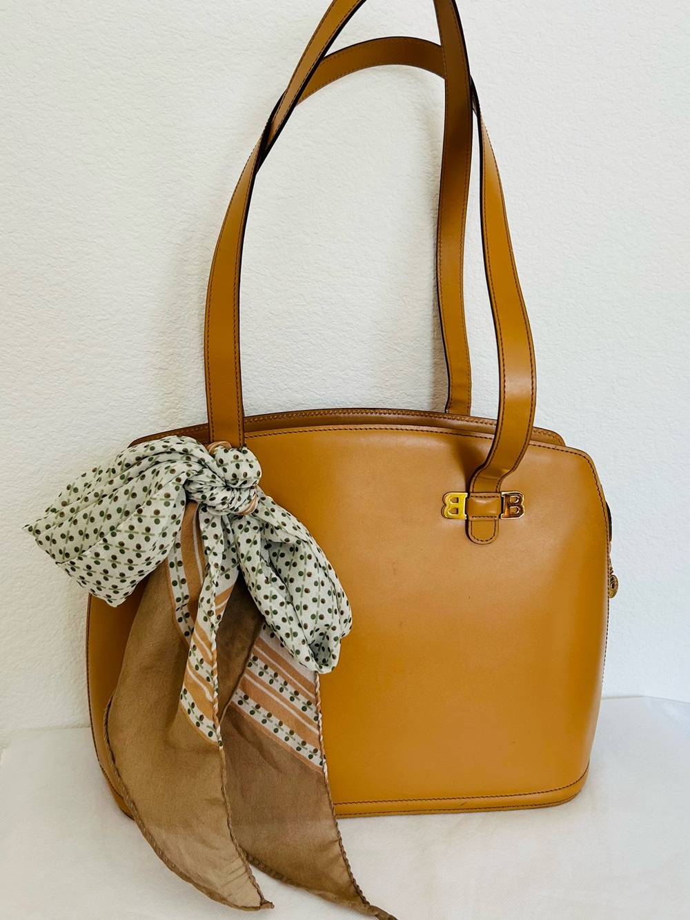 💛Bally’s💛EUC~ Leather Shoulder Tote in Mustard Yellow w/ Pierre Cardin Scarf